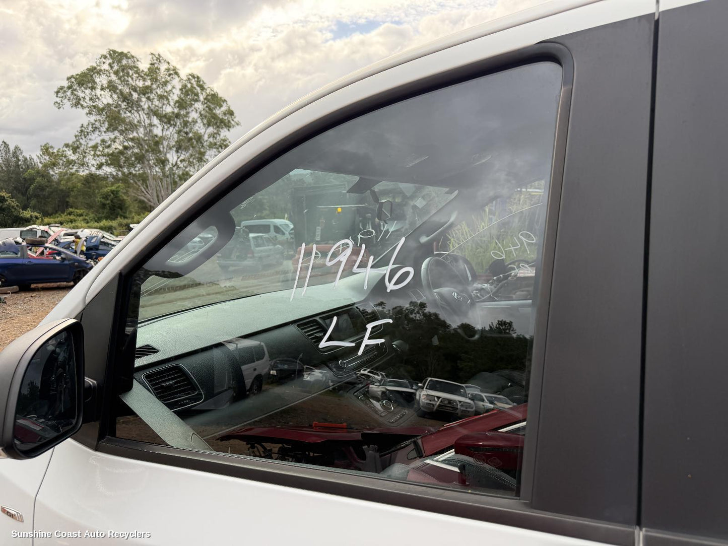 2015-2025 Ldv G10 Left Front Door Window