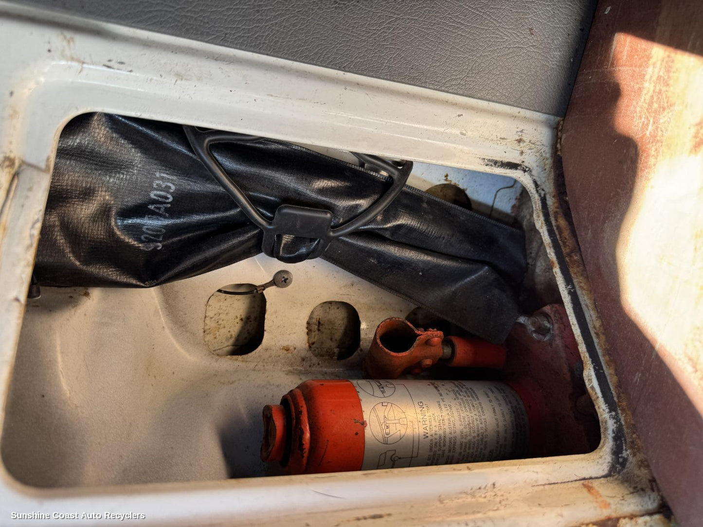 2007 Mitsubishi L300 Jack Tool Kit
