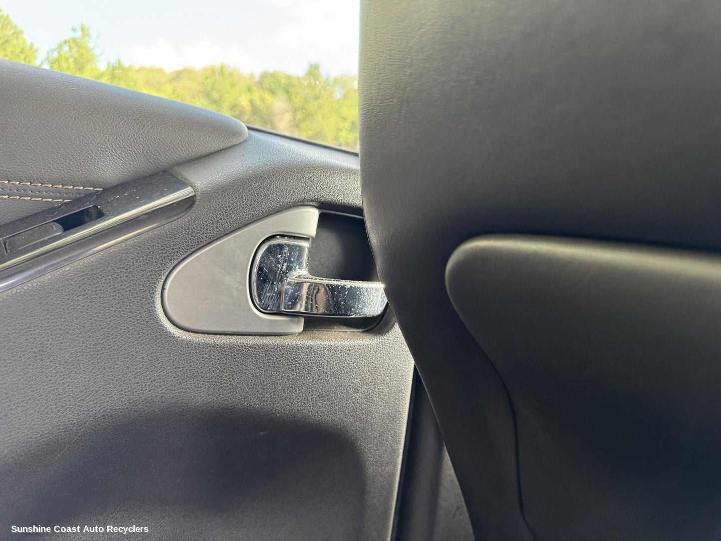 2012 Nissan Pathfinder Door Handle