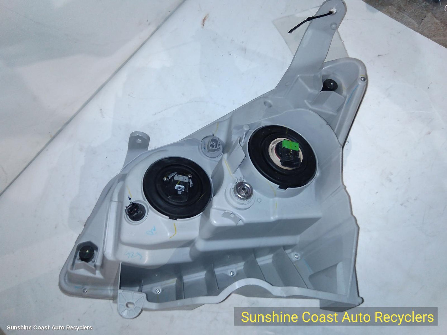 2015 Isuzu Mu-x Right Headlamp