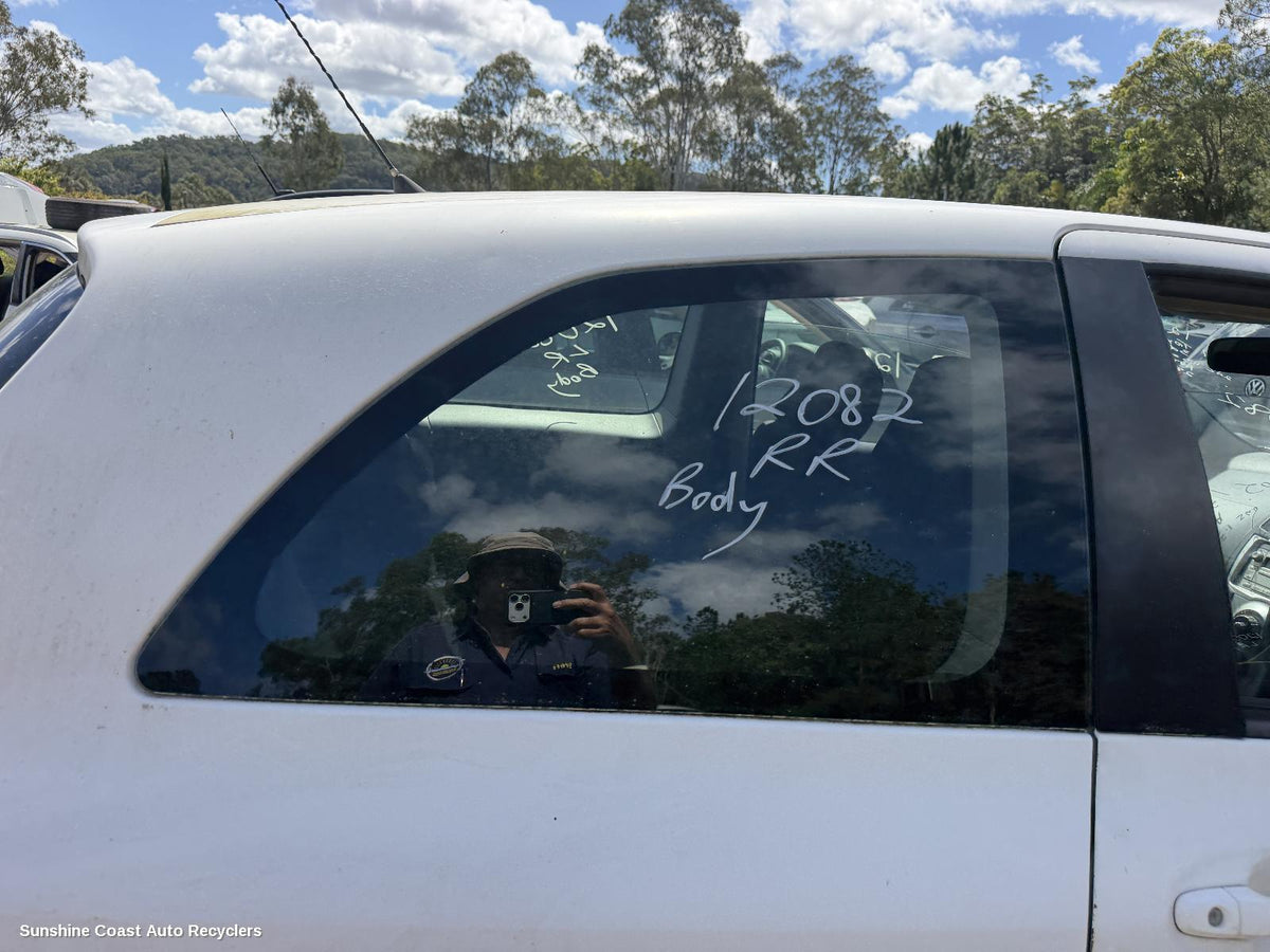 2005-2011 Toyota Yaris Right Rear Side Glass