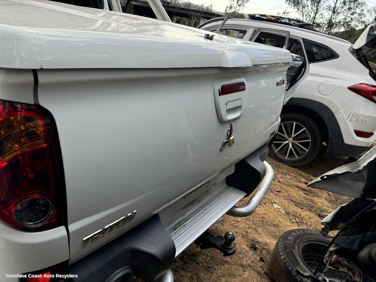 2009-2015 Mitsubishi Triton Towbar