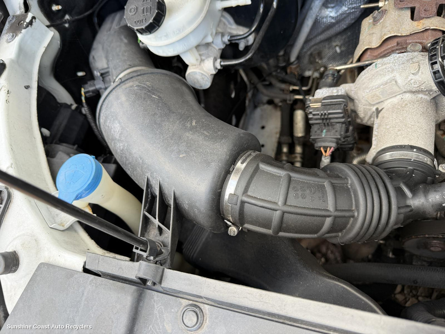 2020-2026 Ldv Deliver 9 Air Cleaner Duct Hos
