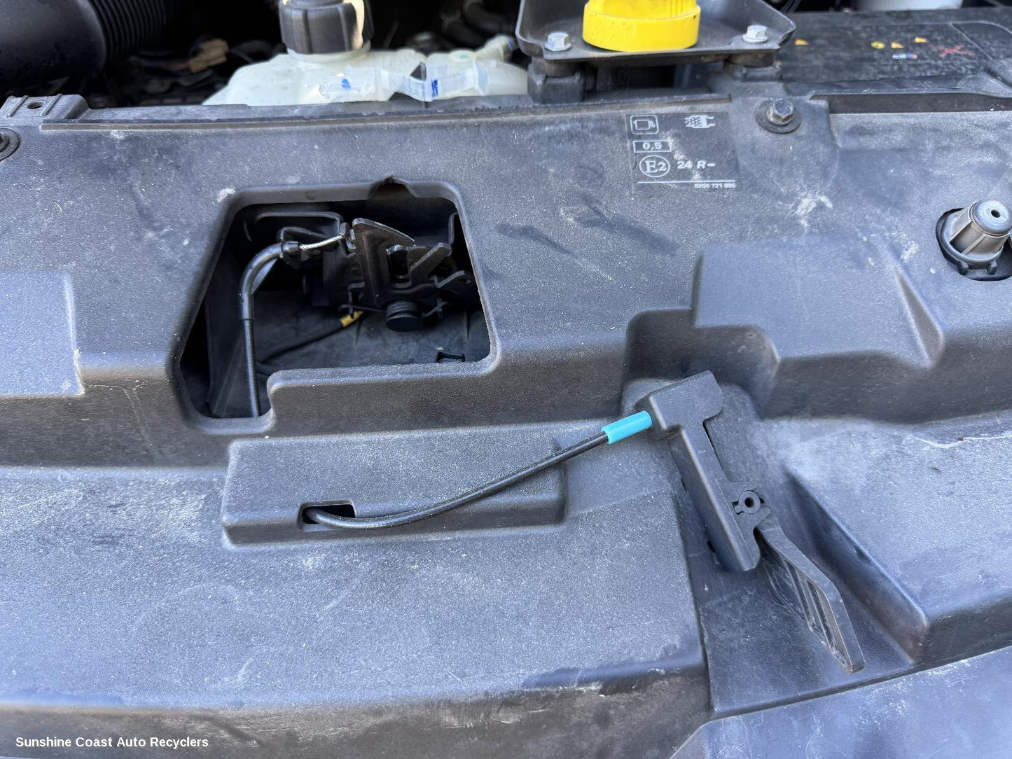 2015-2026 Renault Trafic Bonnet Lock Support