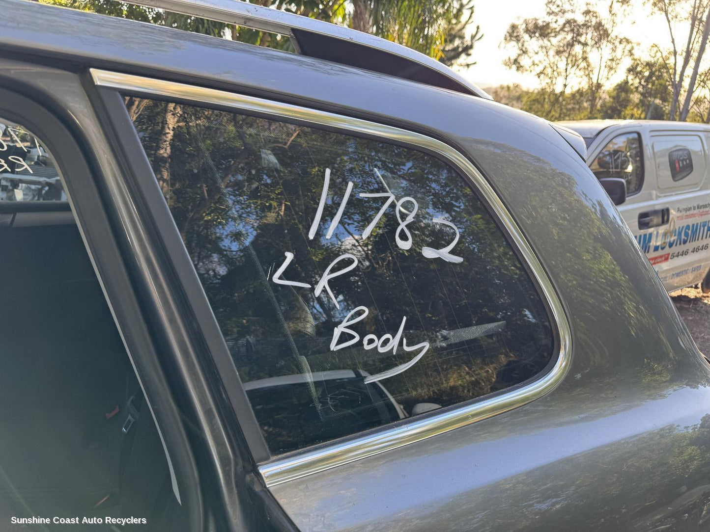 2012 Volkswagen Touareg Left Rear Side Glass