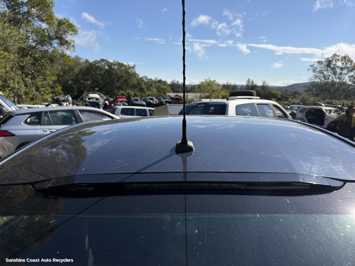 2017-2020 Holden Astra High Level Stoplight