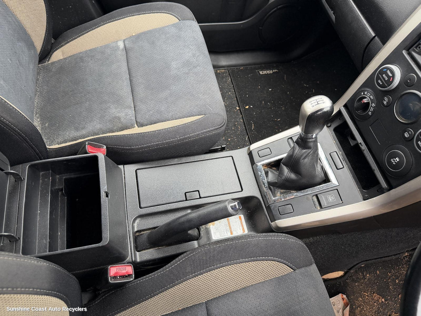 2015 Suzuki Vitara Console