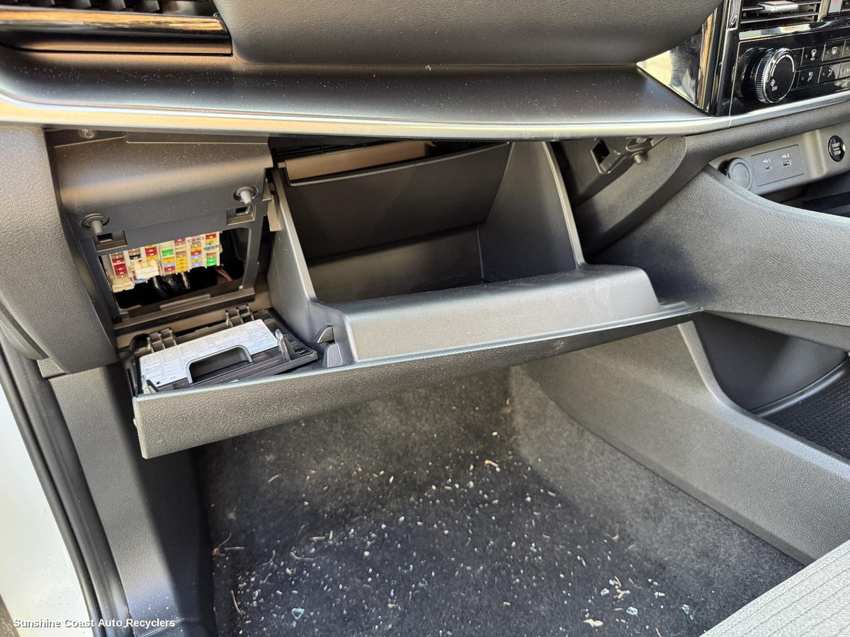 2022-2026 Nissan Xtrail Glove Box