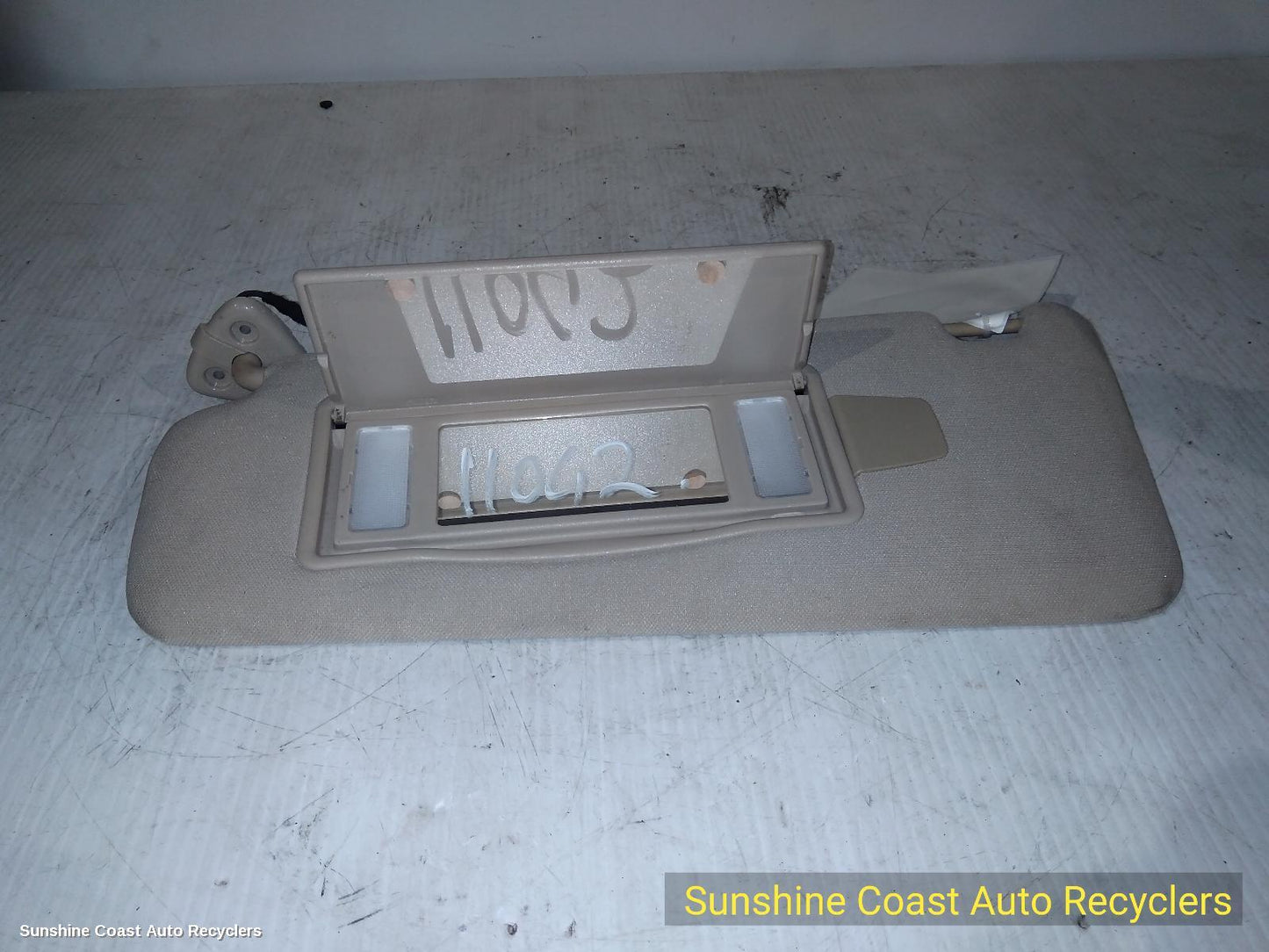 2010 Jaguar Xf Sunvisor