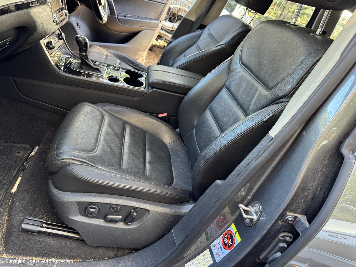 2010-2018 Volkswagen Touareg Front Seat