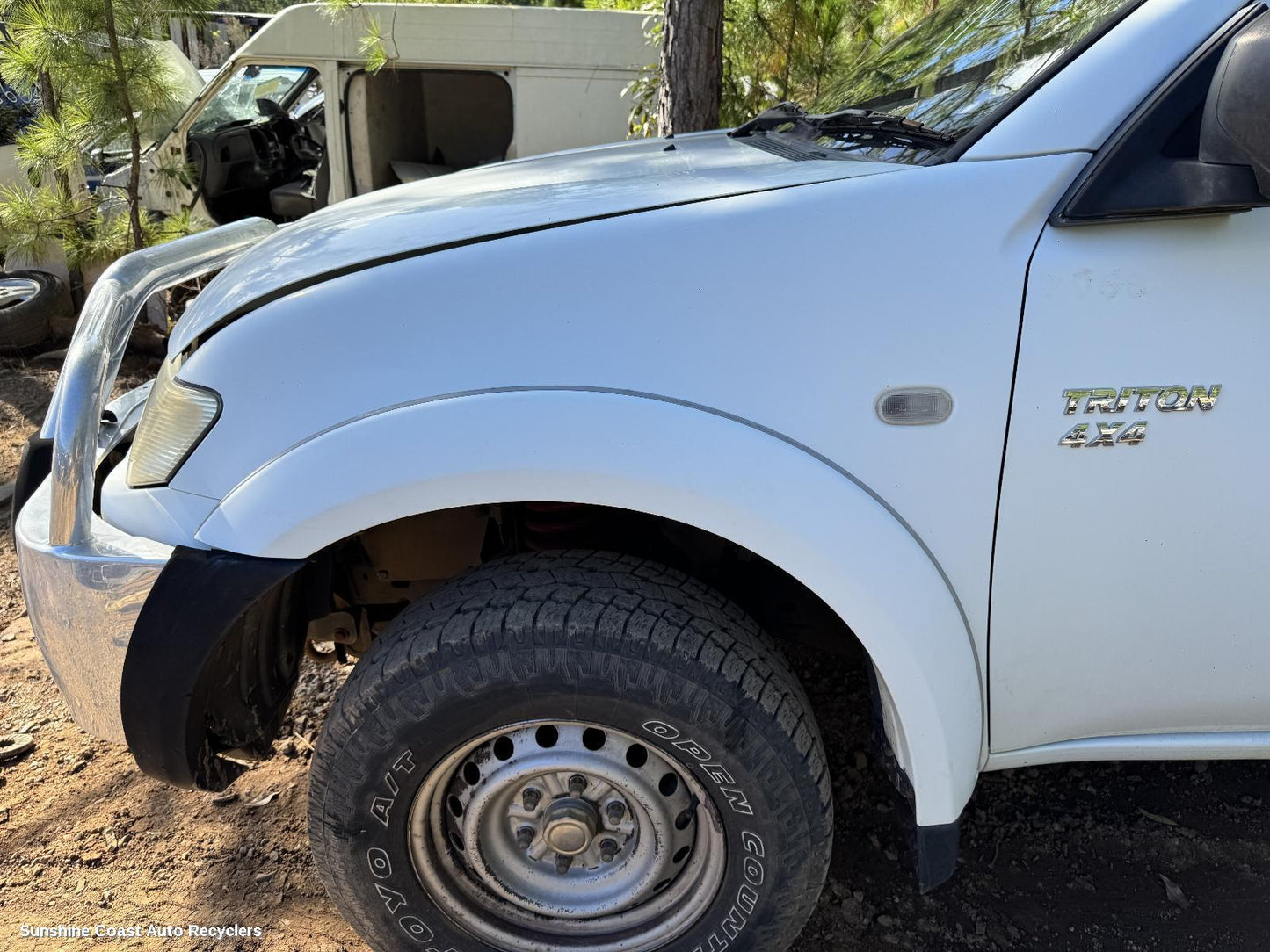 2011 Mitsubishi Triton Left Guard