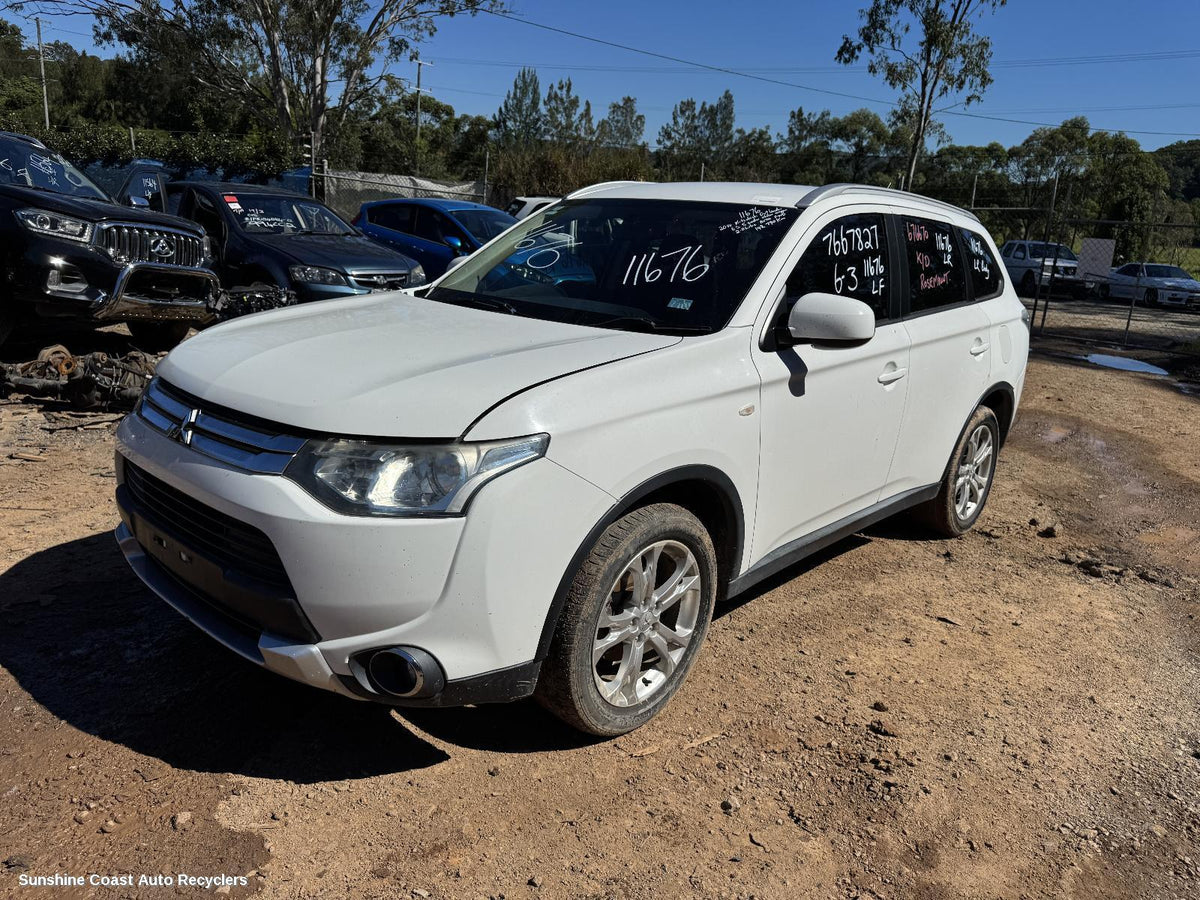 2014-2015 Mitsubishi Outlander Left Guard