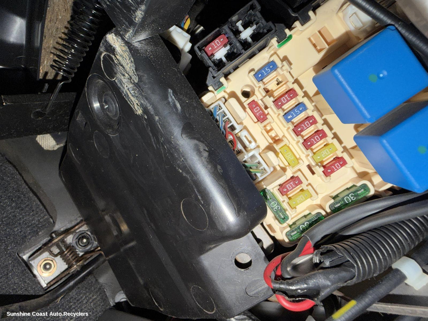 2000-2006 Mitsubishi Pajero Fuse Box