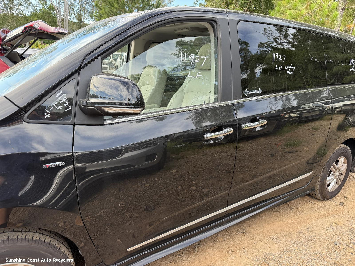 2015-2025 Ldv G10 Left Front Door Window