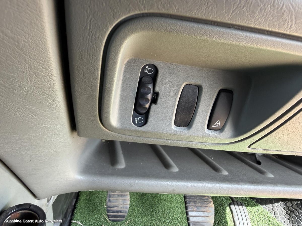 2004-2014 Renault Trafic Misc Switch Relay