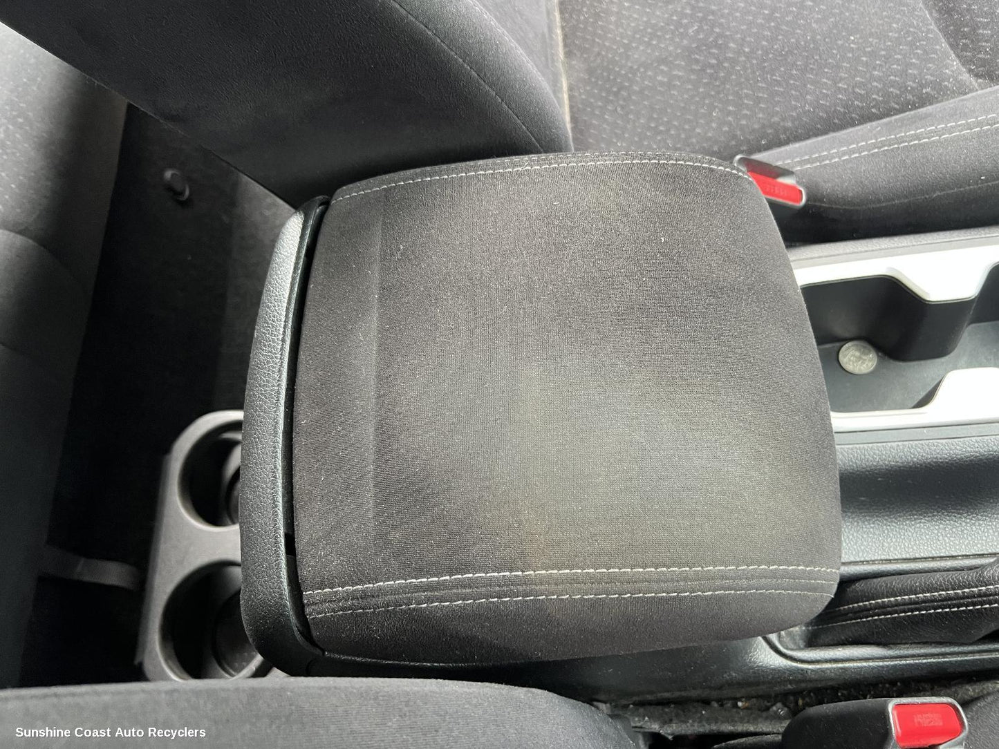 2015 Nissan Navara Console