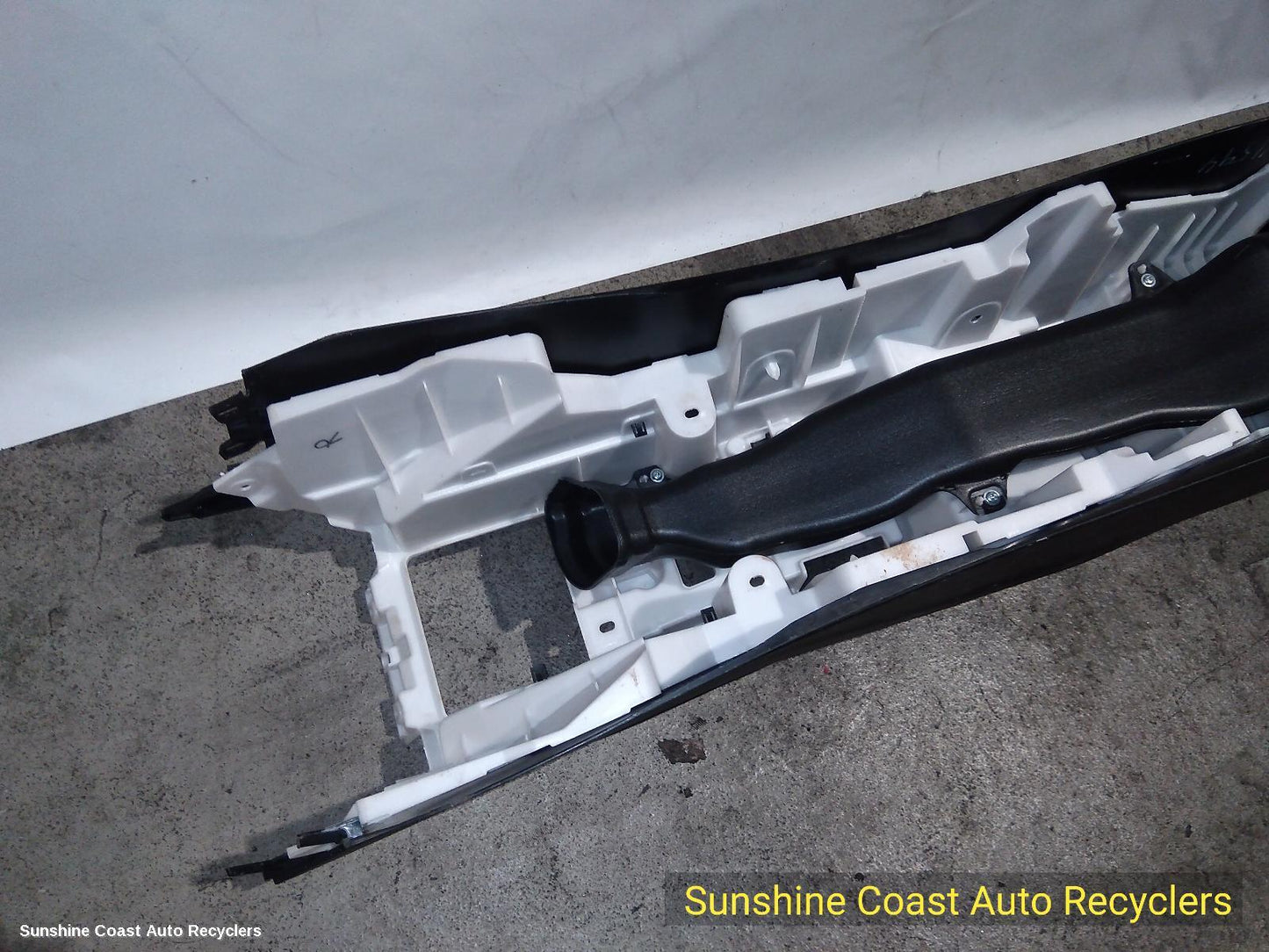 2021-2026 Mitsubishi Outlander Console