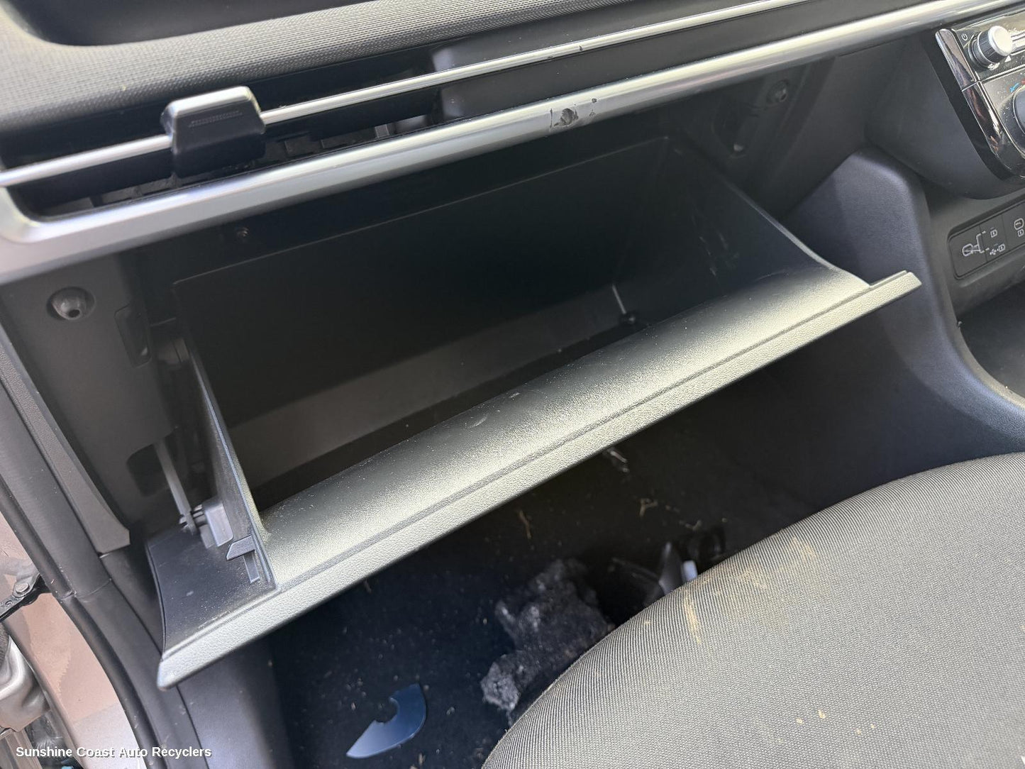 2024-2026 Hyundai Tucson Glove Box