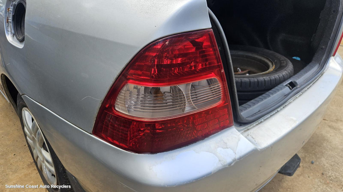 2001-2004 Toyota Corolla Left Taillight