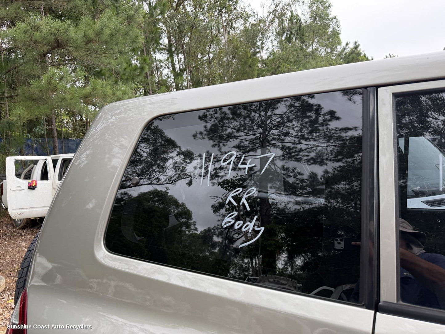 2000-2006 Mitsubishi Pajero Right Rear Side Glass