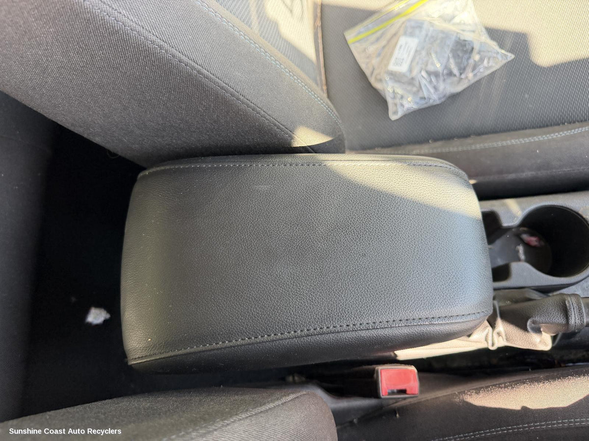 2016-2020 Holden Astra Console