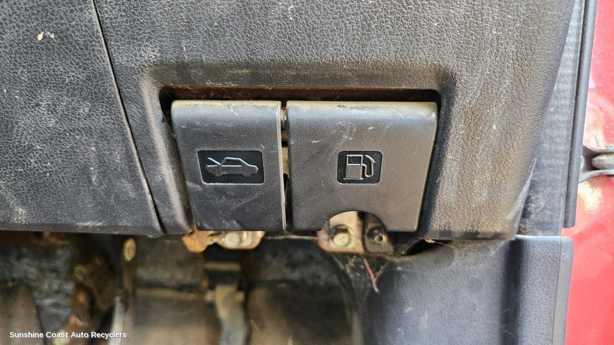 2010-2016 Nissan Micra Bonnet Release