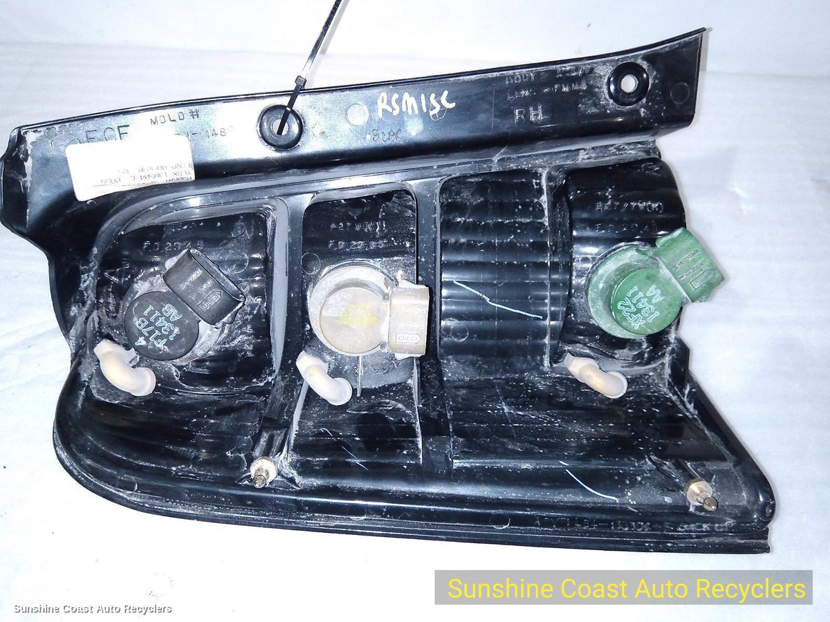 2001-2006 Ford Escape Right Taillight