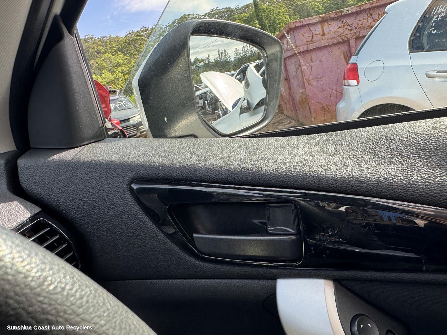 2023 Mitsubishi Eclipse Cross Door Handle