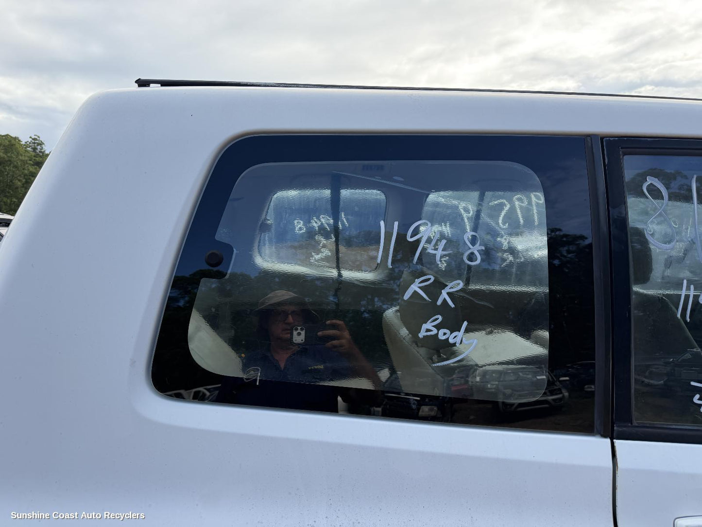 2000-2006 Mitsubishi Pajero Right Rear Side Glass