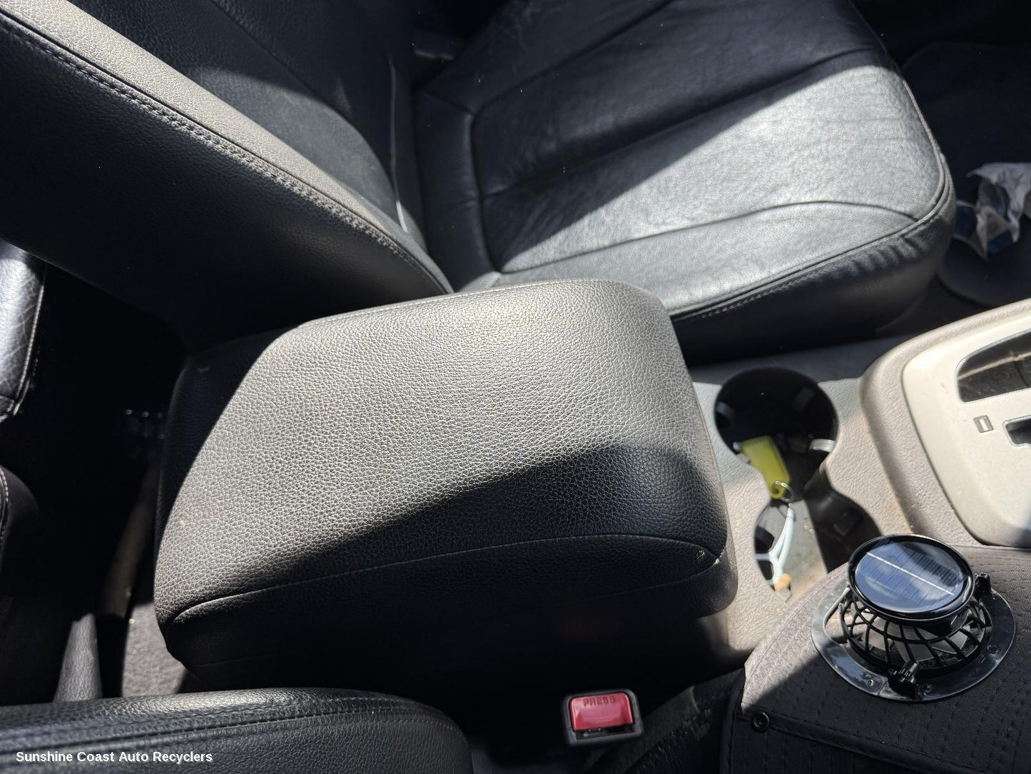2009 Hyundai Santa Fe Console