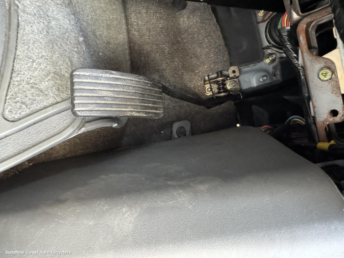 2000-2002 Mitsubishi Pajero Pedal Assembly