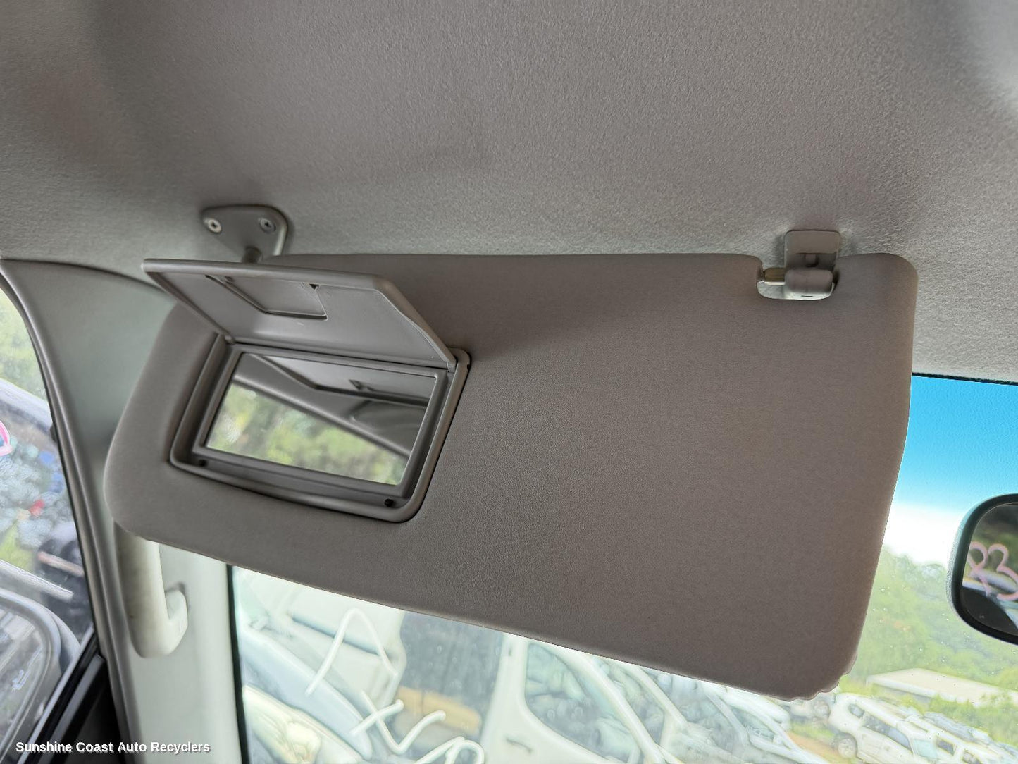 2002-2006 Mitsubishi Pajero Sunvisor