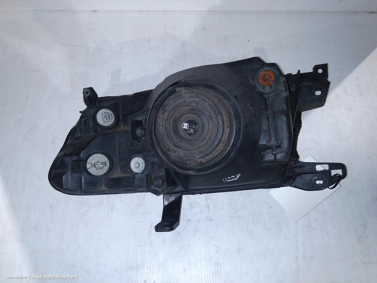 2002-2006 Mitsubishi Pajero Right Headlamp