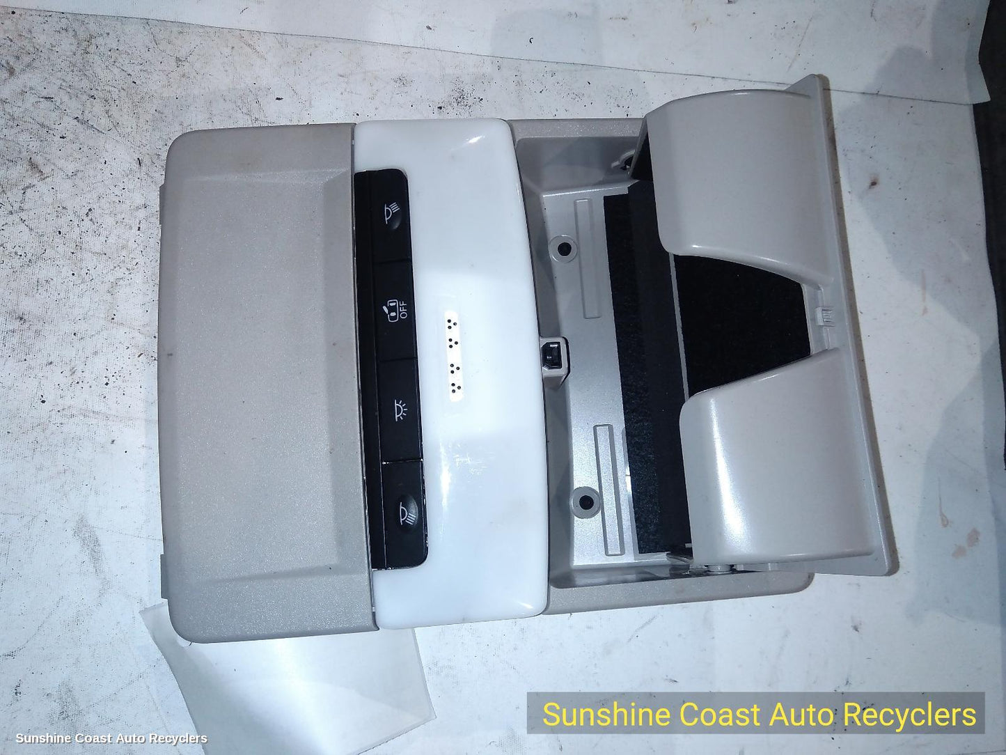 2024 Mitsubishi Outlander Courtesy Light