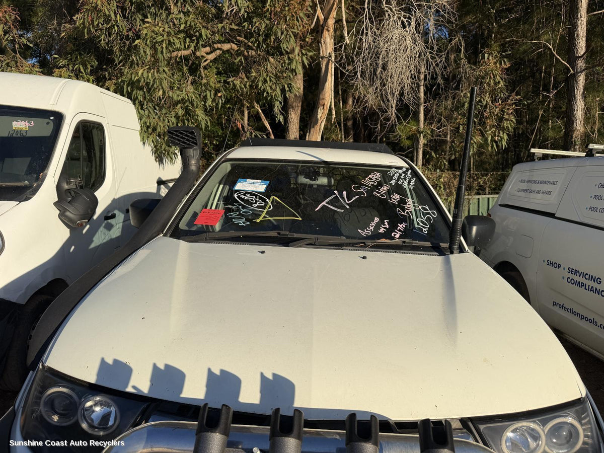 2013-2015 Mitsubishi Triton Bonnet