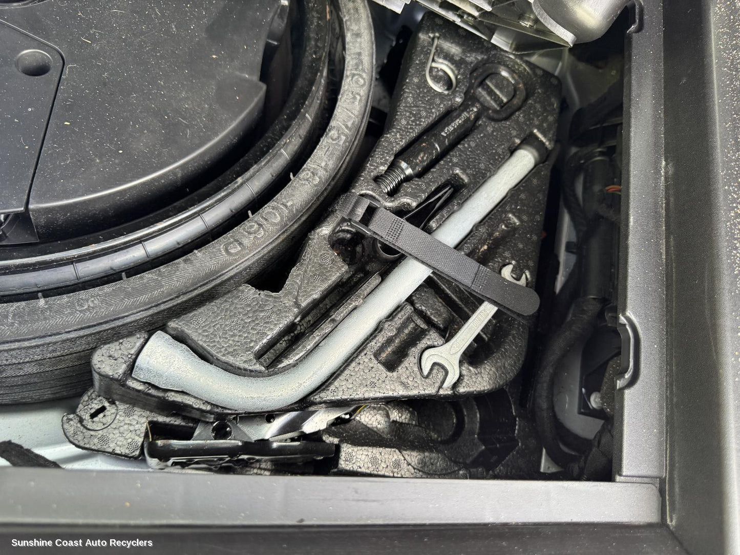 2010 Audi Q7 Jack Tool Kit