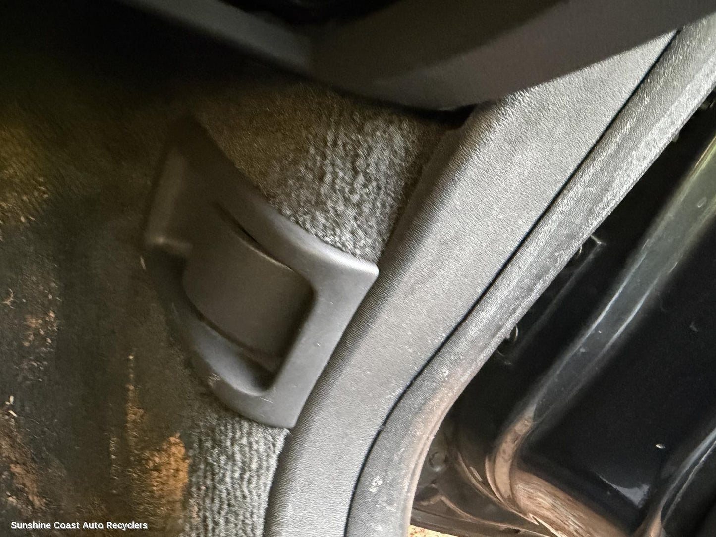2009-2017 Volvo Xc60 Bonnet Release