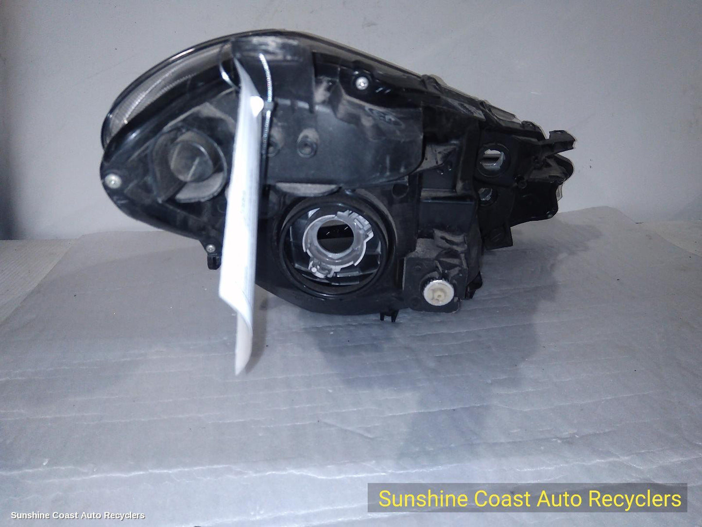 2015 Toyota Yaris Left Headlamp