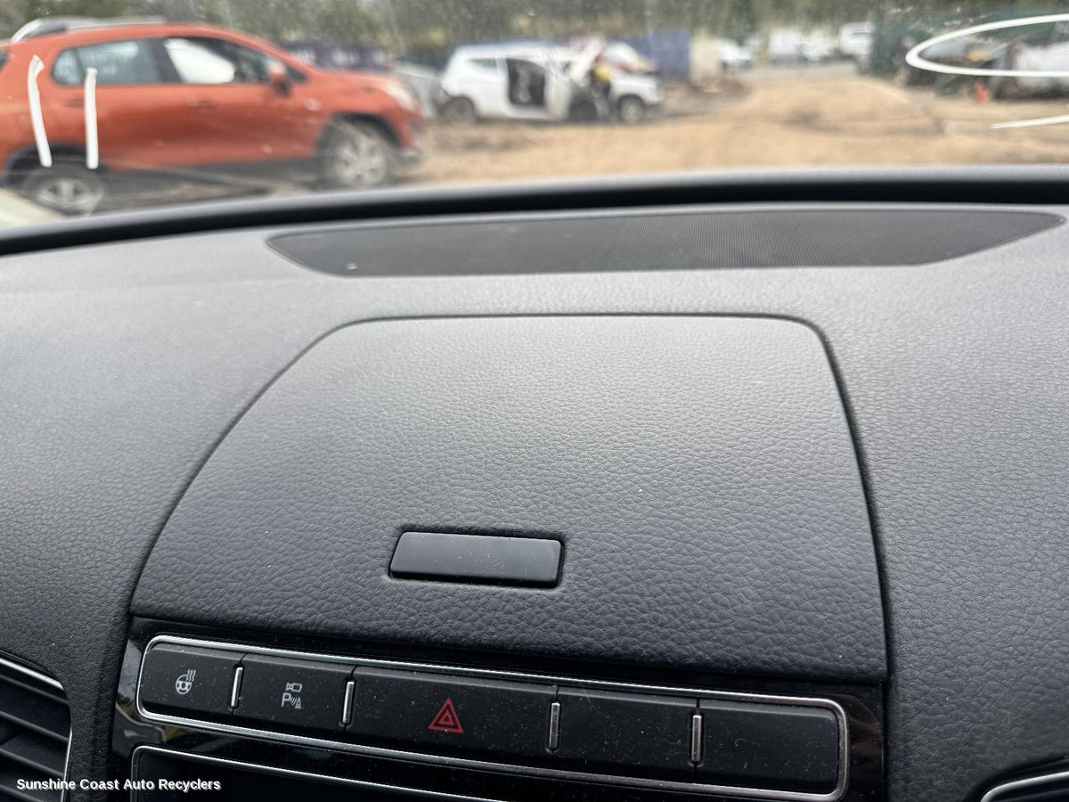 2010-2018 Volkswagen Touareg Glove Box