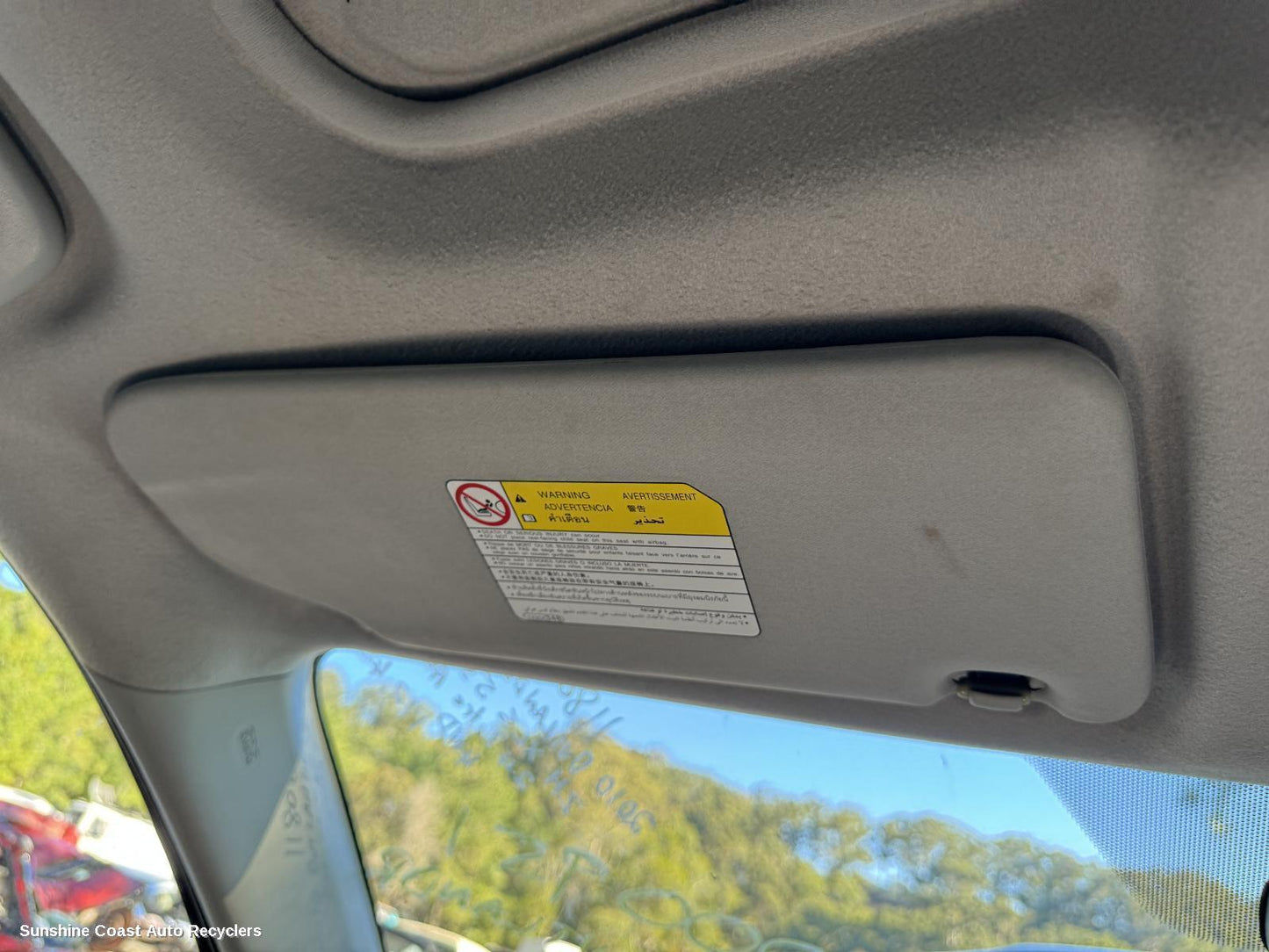 2010 Mitsubishi Outlander Sunvisor