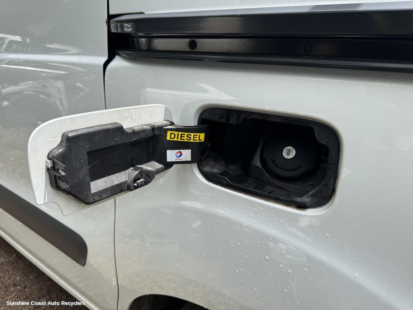 2015 Citroen Berlingo Fuel Door   Filler