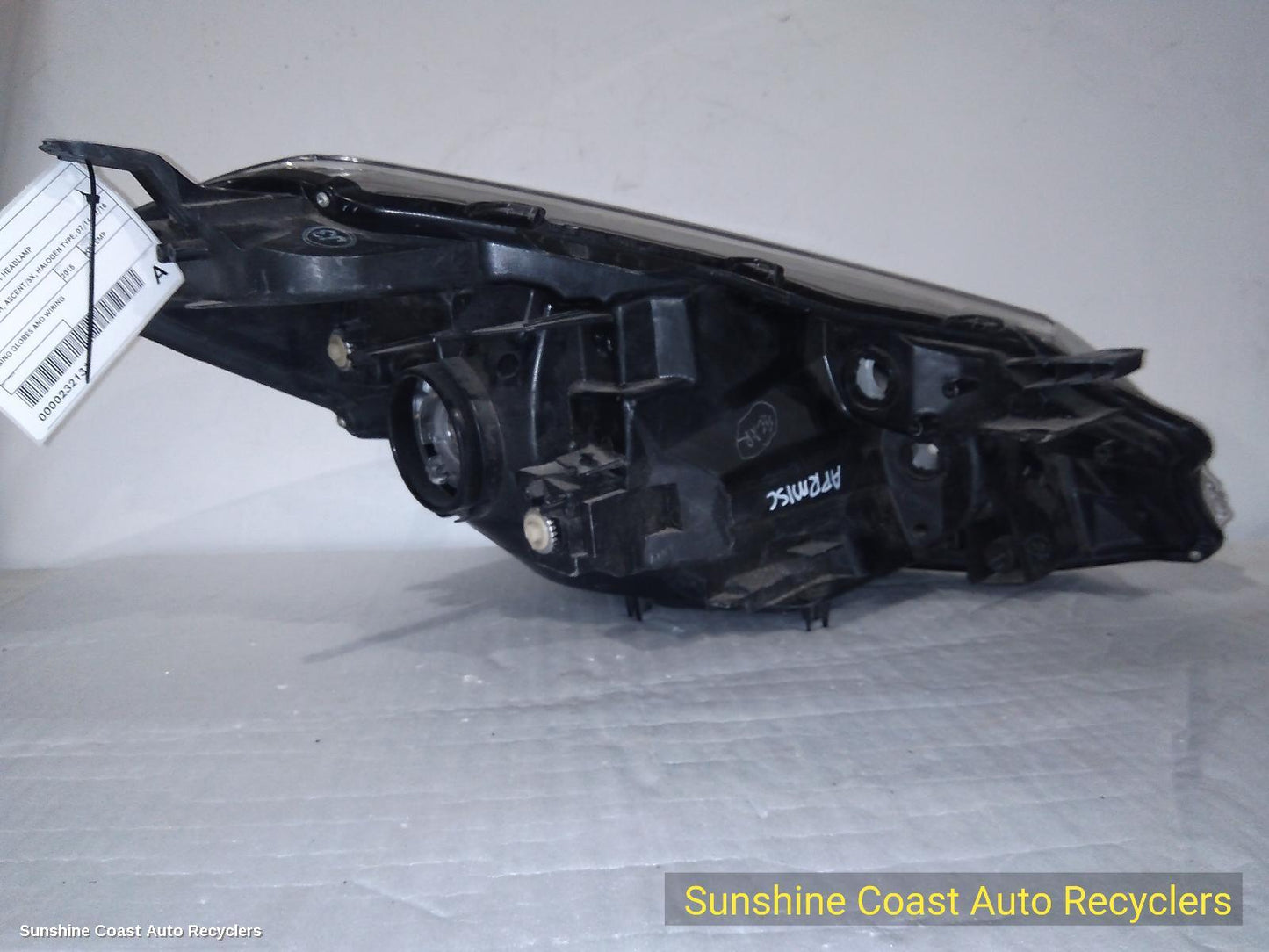2015 Toyota Yaris Left Headlamp