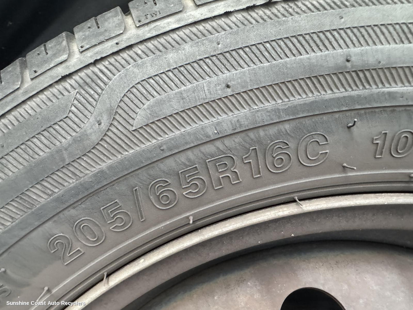 2013 Renault Trafic Tyre