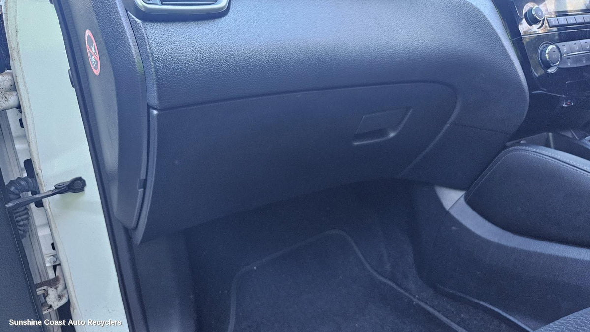 2013-2021 Nissan Qashqai Glove Box