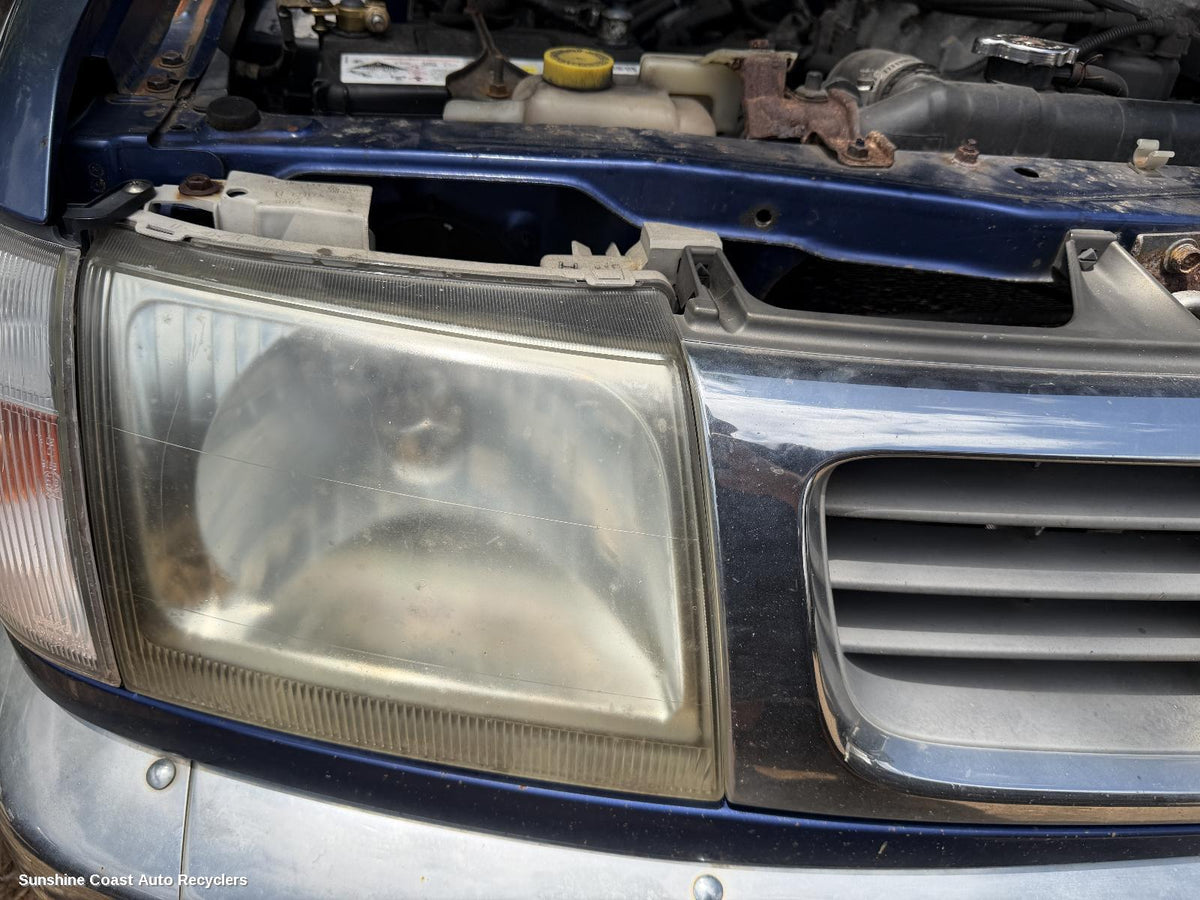 2000-2001 Nissan Navara Right Headlamp