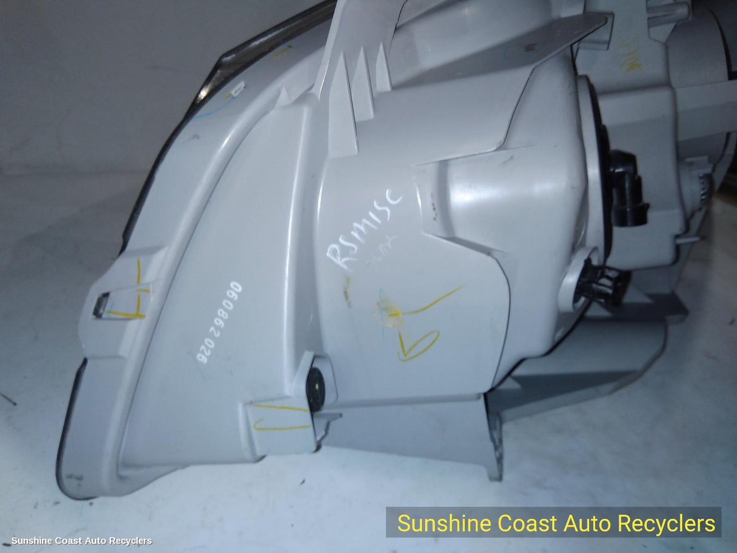 2015 Isuzu Mu-x Right Headlamp