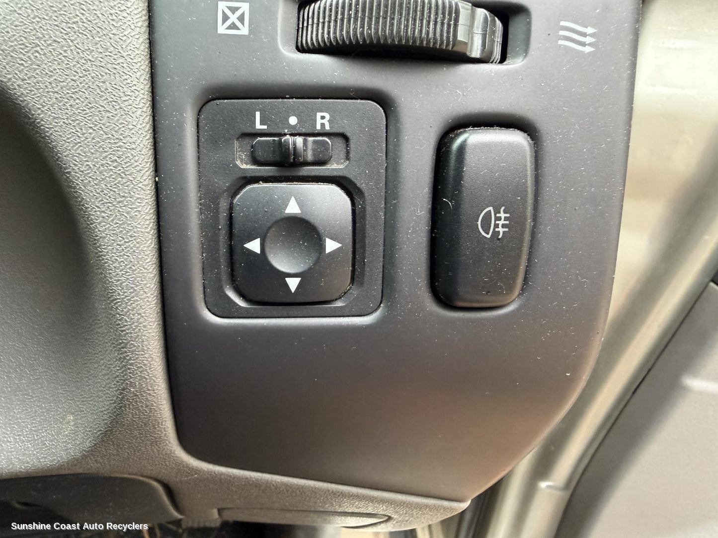 2002-2006 Mitsubishi Pajero Misc Switch Relay