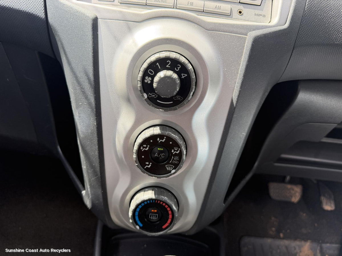 2005-2011 Toyota Yaris Heater Ac Controls