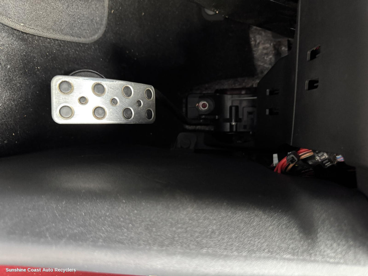 2014-2021 Mitsubishi Pajero Pedal Assembly