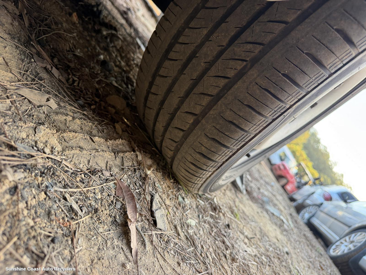 2005-2010 Volkswagen Caddy Tyre